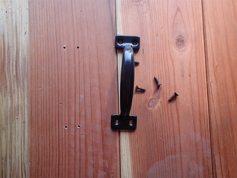 Fixation de la poignée à la couverture