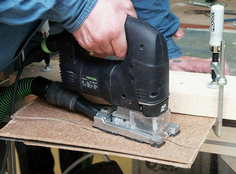 Sciage de métal courbe