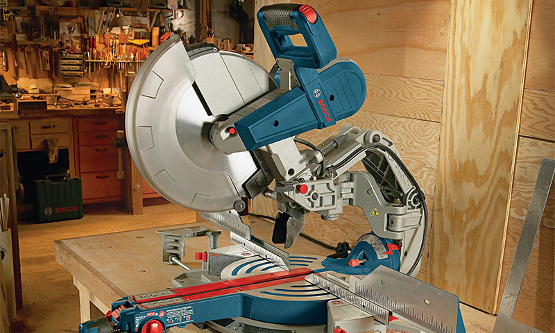 Comment choisir une scie à onglet avec ou sans broche