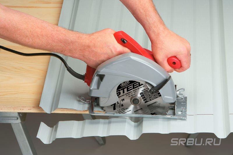 Scie circulaire en métal