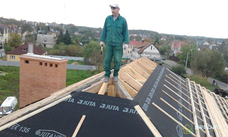 La base d'une tuile en métal