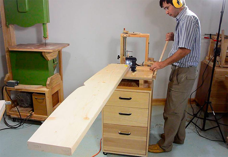 Couper les rainures aux extrémités des planches