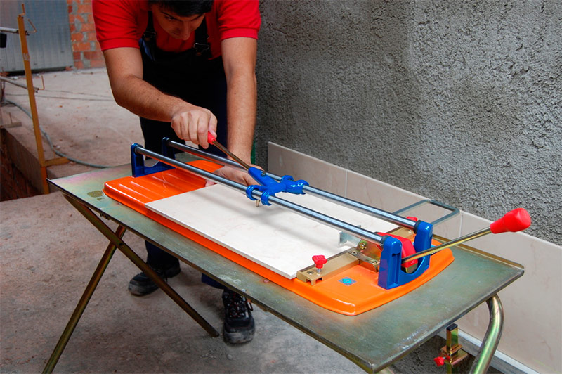 Coupe tuile avec deux guides