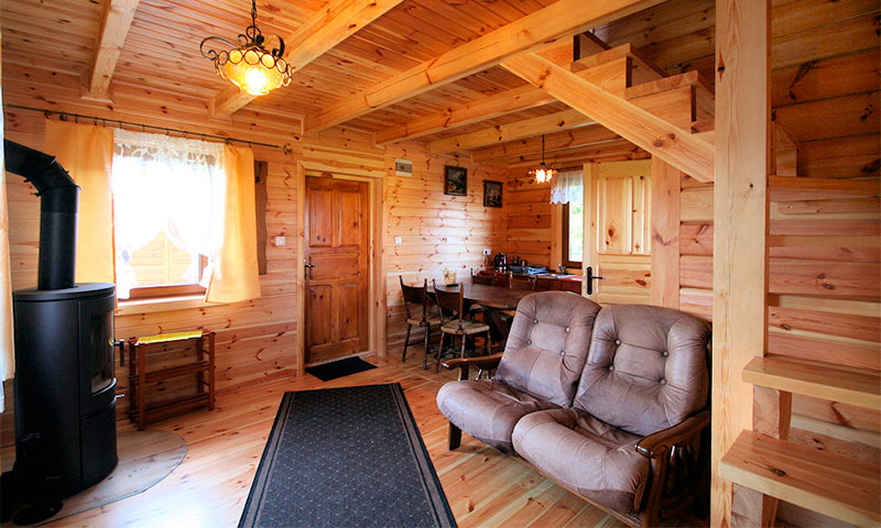 Comment dissimuler les murs à l'intérieur d'une maison en bois