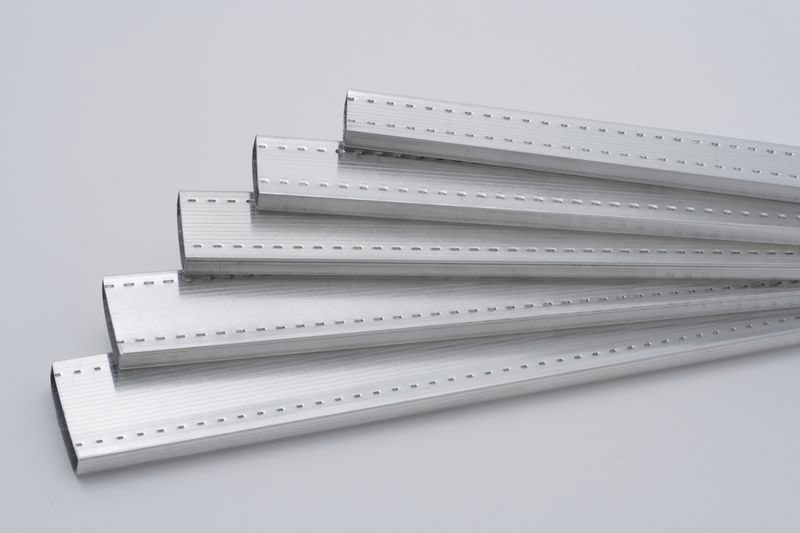 Entretoise en métal