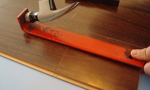 Fixation de la dernière sangle avec une pince