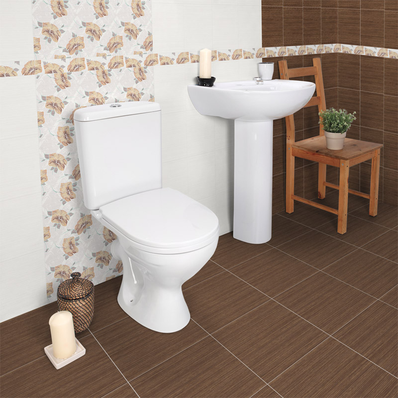 Toilette combinée avec un réservoir