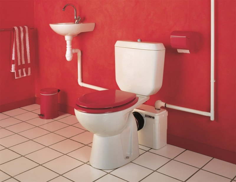 Toilette combinée avec un réservoir