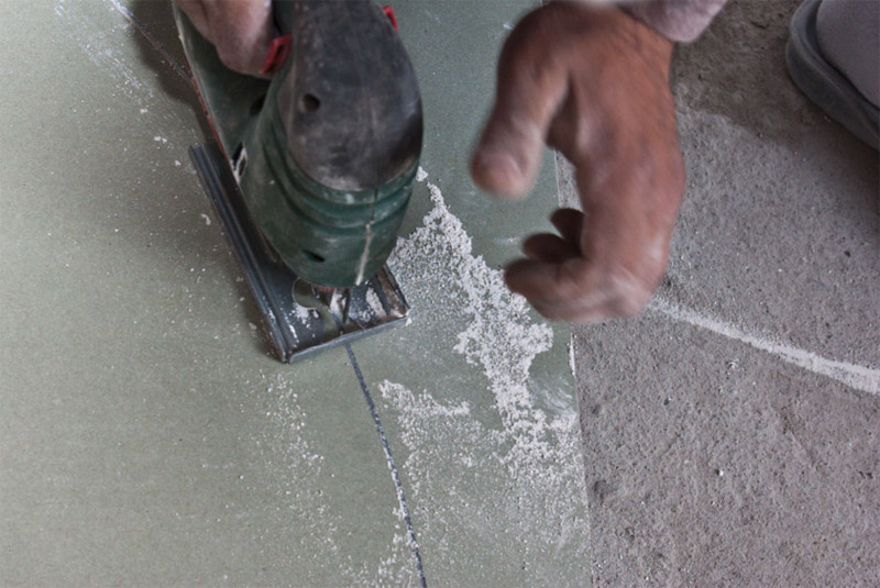 Nous découpons une arche de cloison sèche