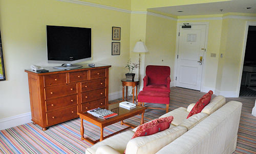 Les murs de la salle avec des rebords